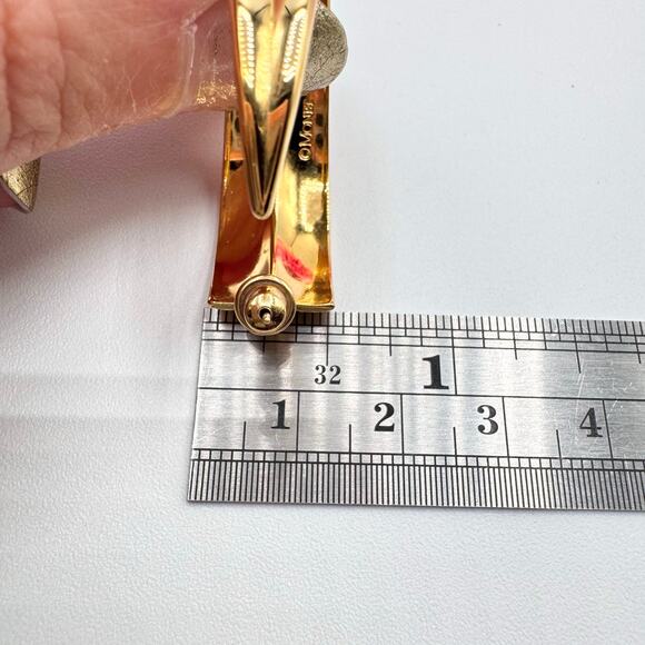 Vintage Monet Graduated Gold Tone Hoop Earrings Signed 1 1/4” Classic Chic - Picture 13 of 15